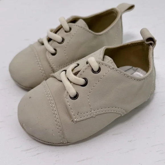 GAP - crib shoes - neutral size 6-12 months - Picture 5 of 9